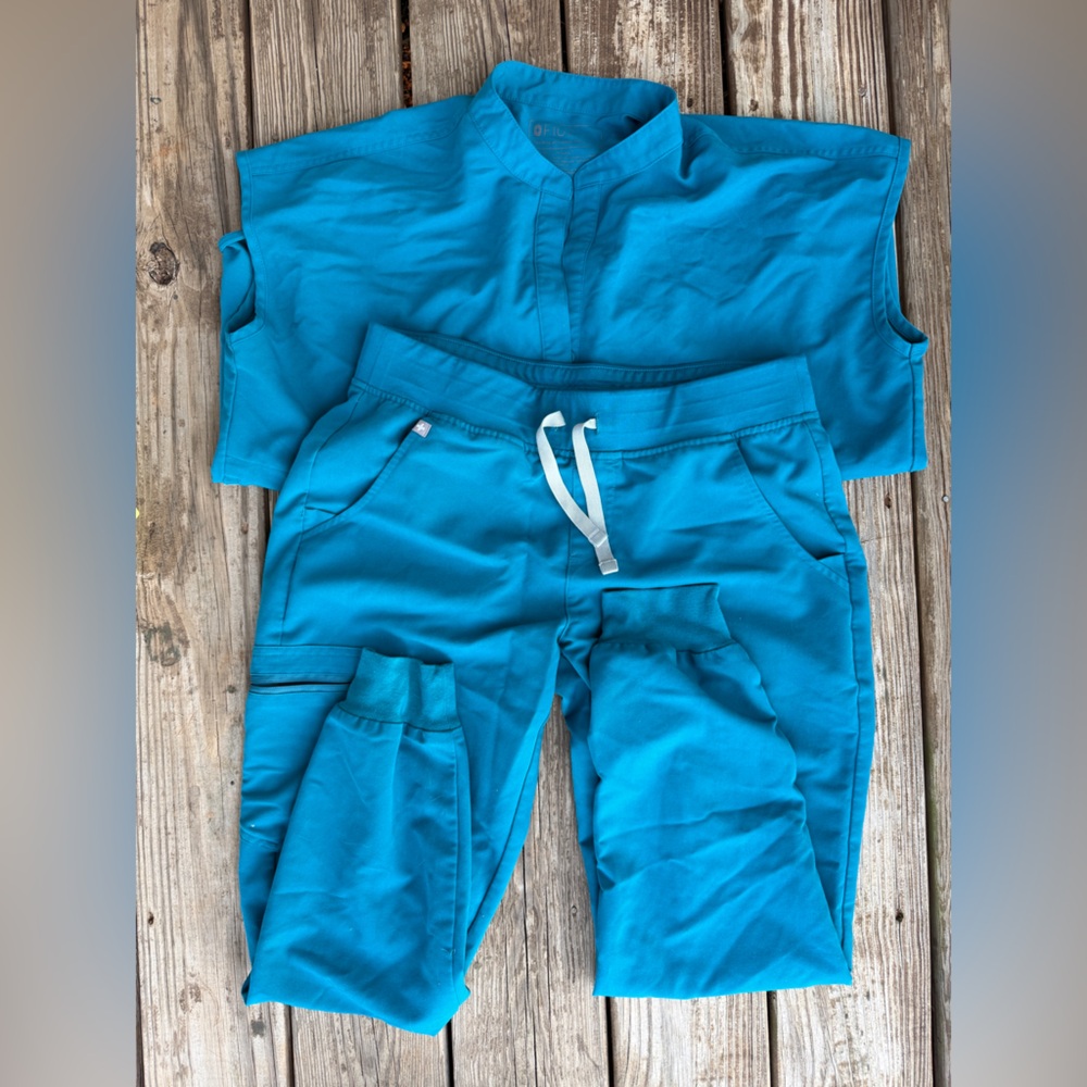 Figs Pacific Blue Scrub Set